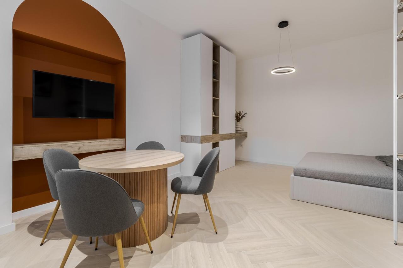 Inshiapartments On Ferentsa Lista Str Lviv Exteriör bild