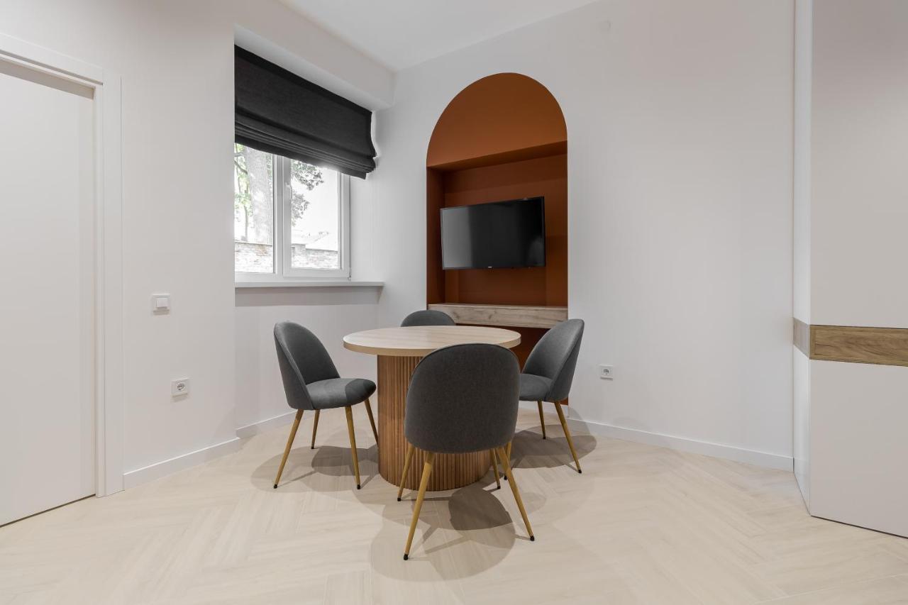 Inshiapartments On Ferentsa Lista Str Lviv Exteriör bild