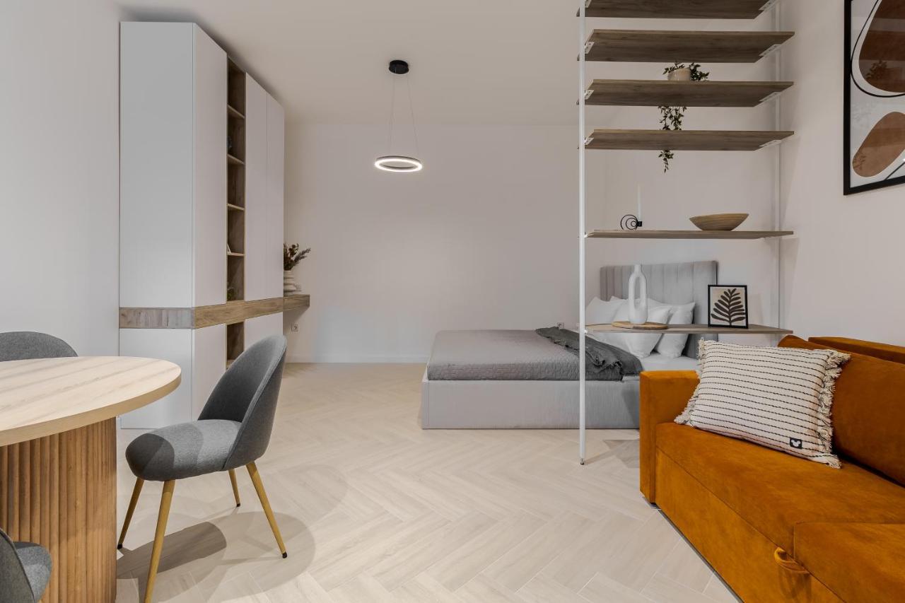 Inshiapartments On Ferentsa Lista Str Lviv Exteriör bild